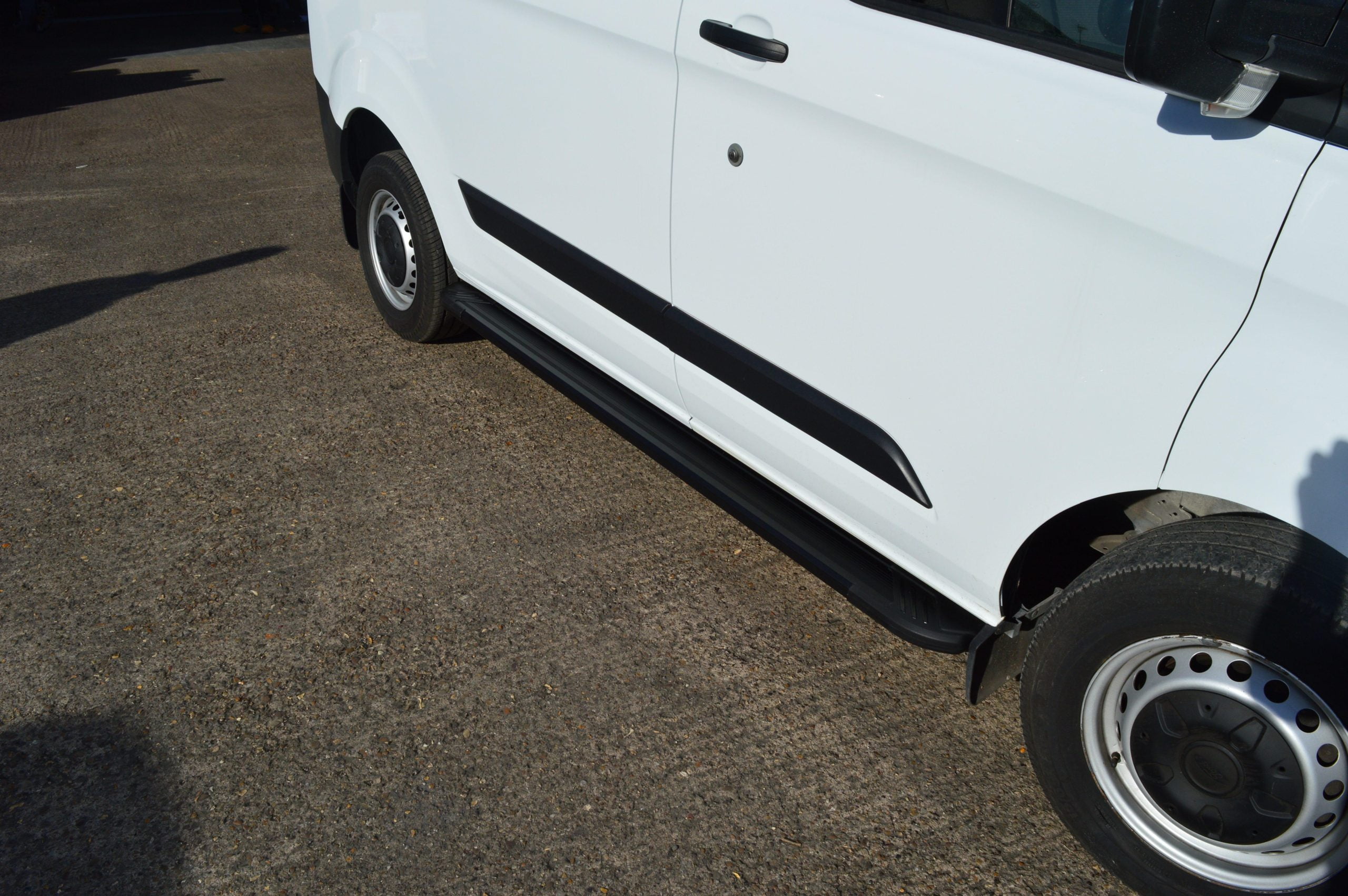 LWB Aluminium Running Boards Pair of Black Side Steps with Brackets and Fixings 