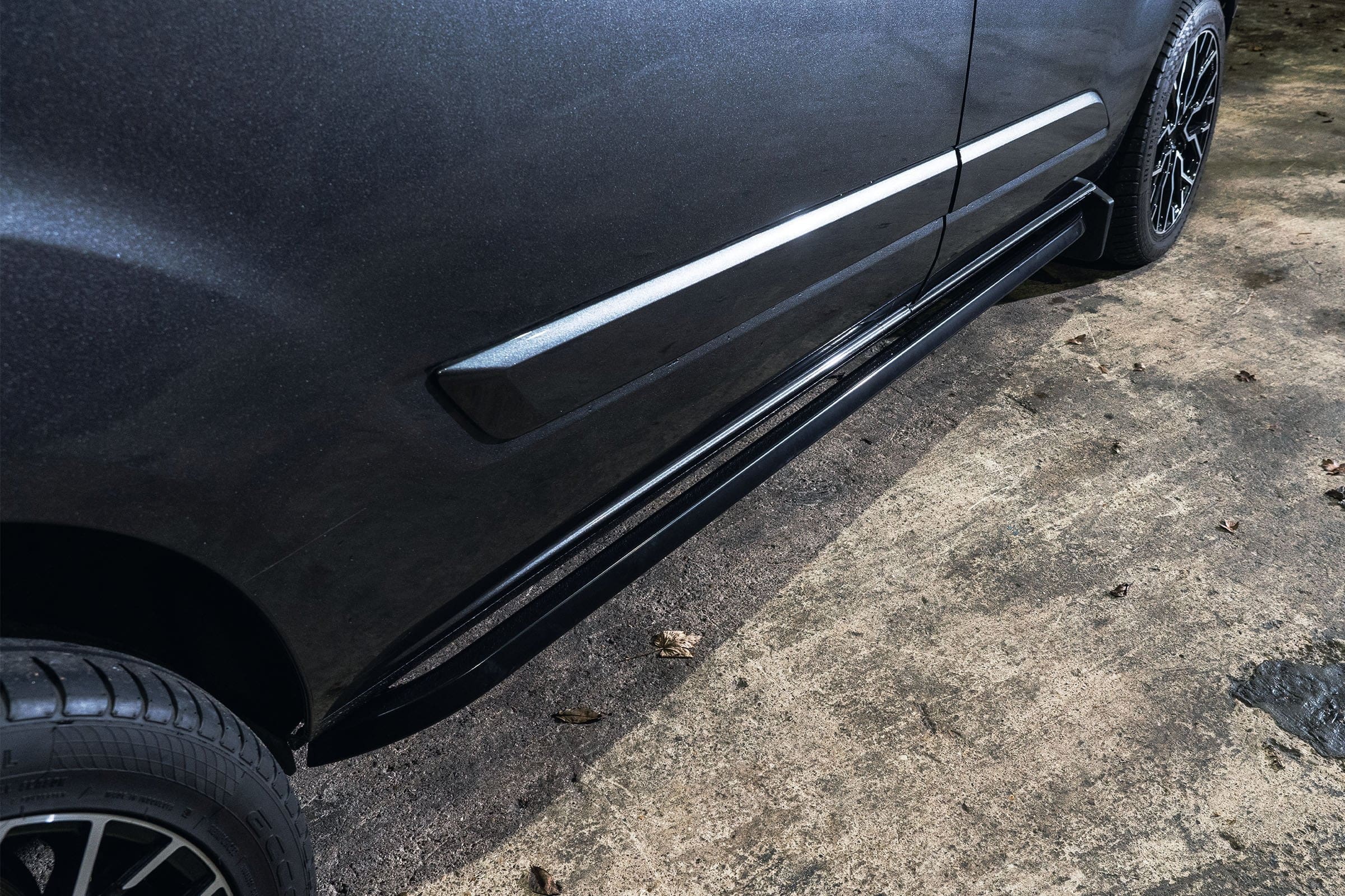 Ford Transit Custom Gloss Black Trapezoid Sidebars LWB - VanPimps